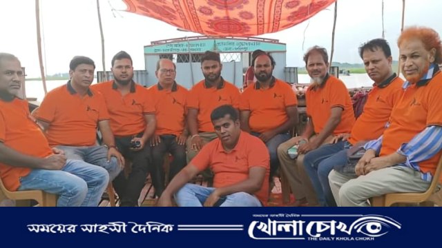 পদ্মার বুকে ভাসলো সাংবাদিকদের আনন্দতরী: চরভদ্রাসনে পিঠা উৎসবে ব্যতিক্রমী মিলনমেলা