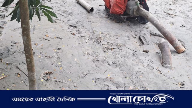 নগরকান্দায় অবৈধ ড্রেজার উচ্ছেদে প্রশাসনের অভিযান