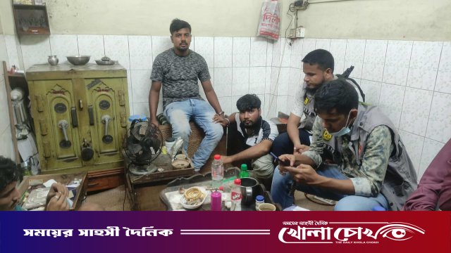 রাজধানীতে ডিবি পরিচয়ে ডাকাতি: সাভার থেকে ২৩ ভরি স্বর্ণ উদ্ধার