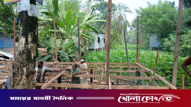 শ্রীনগরে নাগরনন্দী খাল দখল করে দোকান ঘর নির্মাণের অভিযোগ