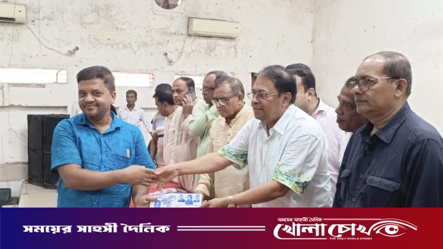 ফরিদপুরের মধুখালীতে তারেক রহমানের পক্ষে দুর্গাপূজার উপহার বিতরণ