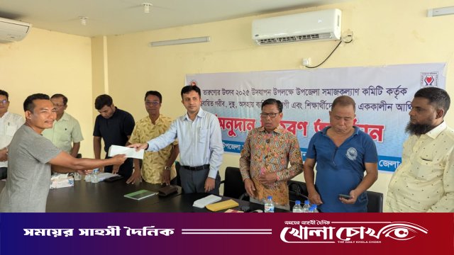 বান্দরবানের থানচিতে ১৫৯ শিক্ষার্থী ও দুঃস্থ রোগীর জন্য জেলা পরিষদের অনুদান