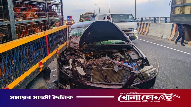 ঢাকা-মাওয়া এক্সপ্রেসওয়েতে বিকল পিকআপকে প্রাইভেটকারের ধাক্কা