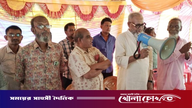 বিএনপি'র কেন্দ্রীয় কমিটির সদস্য আনোয়ার হোসেন বুলুর পূজা মণ্ডপ পরিদর্শন