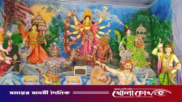 ফরিদপুরে ধর্মীয় ভাবগাম্ভীর্যের মধ্য দিয়ে পালিত হচ্ছে মহাঅষ্টমী পূজা