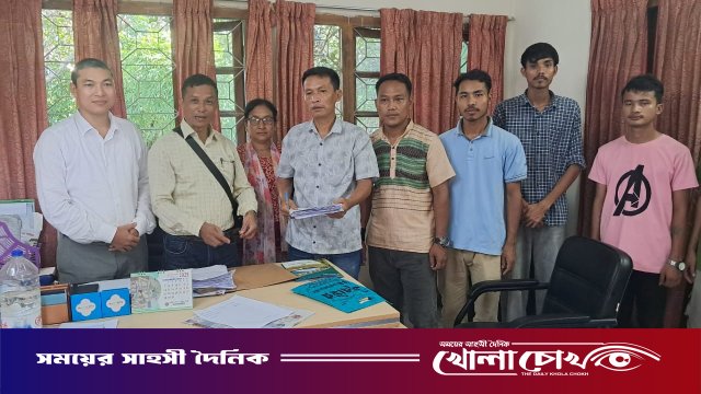 রুমায় প্রবারণা উৎসব উপলক্ষে জেলা পরিষদের দুই লাখ ৫০ হাজার টাকার অনুদান বিতরণ