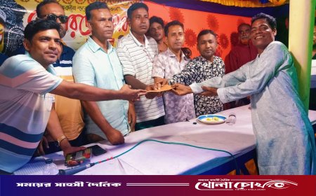 মহম্মদপুরে স্বেচ্ছাসেবক দল নেতার পূজা মণ্ডপ পরিদর্শন