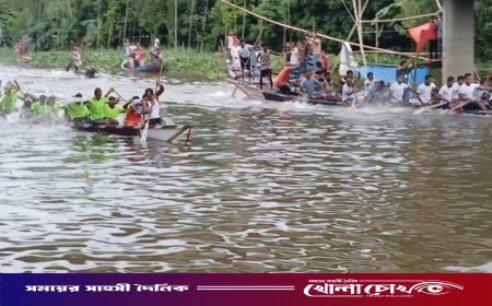 শ্রীনগরে ঐতিহ্যবাহী নৌকা বাইচে হাজারো মানুষের ঢল