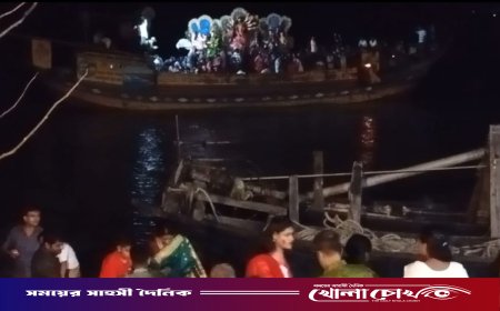 খোকসায় গড়াই নদীতে প্রতিমা বিসর্জনের মধ্য দিয়ে শেষ হলো শারদীয় দুর্গোৎসব