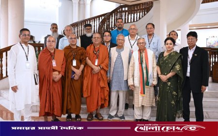 প্রবারণা পূর্ণিমা উপলক্ষে প্রধান উপদেষ্টার সঙ্গে বৌদ্ধ ধর্মীয় নেতৃবৃন্দের শুভেচ্ছা বিনিময়