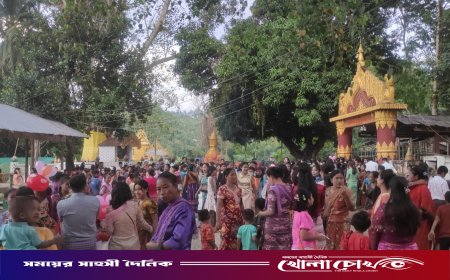 নদীতে বিসর্জনের মধ্য দিয়ে শেষ হলো রথযাত্রা ও প্রবারণা উৎসব