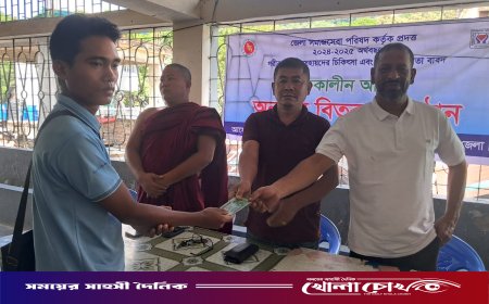 রুমায় আর্থিক সহায়তা  পেলেন ১০০জন দুঃস্থ গরিব অসহায়