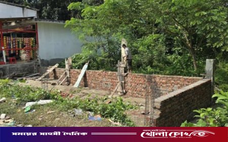 কালকিনির রমজানপুরে সড়কের পাশে পাকা স্থাপনা নির্মাণ বন্ধ করল প্রশাসন