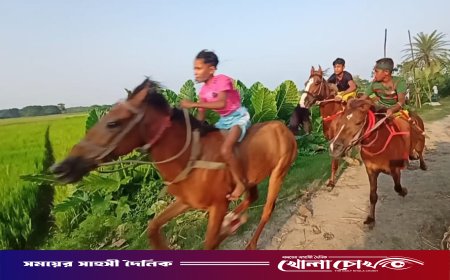 মাগুরায় ঐতিহ্যবাহী ঘোড়দৌড় ও গ্রামীণ মেলায় উৎসবের আমেজ