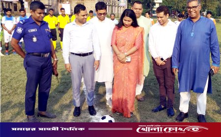 চরভদ্রাসনে উৎসবমুখর পরিবেশে উপজেলা প্রশাসন গোল্ডকাপ ফুটবলের ফাইনাল অনুষ্ঠিত