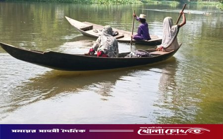 উন্নয়ন বঞ্চিত নাজিরপুরের প্রত্যন্ত এলাকার ডিঙ্গি নৌকাই যখন চলাচলের একমাএ ভরসা
