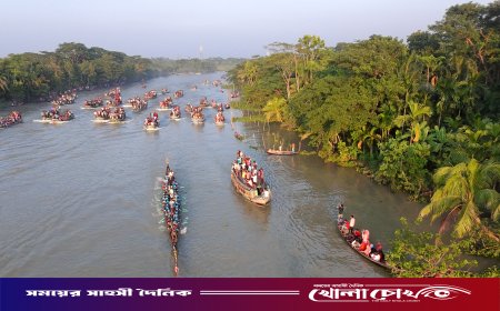 পিরোজপুরের কালিগঙ্গা নদীতে গ্রাম বাংলার ঐতিহ্যবাহী নৌকা বাইচ অনুষ্ঠিত