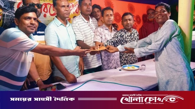 মহম্মদপুরে স্বেচ্ছাসেবক দল নেতার পূজা মণ্ডপ পরিদর্শন