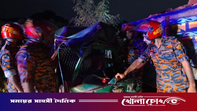 ঢাকা-মাওয়া এক্সপ্রেসওয়েতে দাঁড়িয়ে থাকা ট্রাককে সিএনজির ধাক্কা