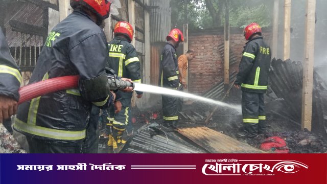 শ্রীনগরে অগ্নিকান্ডে পুরোহিতের বসতঘর পুড়ে ছাই