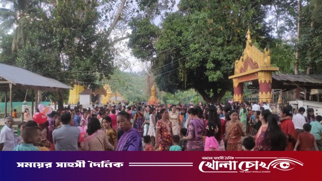 নদীতে বিসর্জনের মধ্য দিয়ে শেষ হলো রথযাত্রা ও প্রবারণা উৎসব