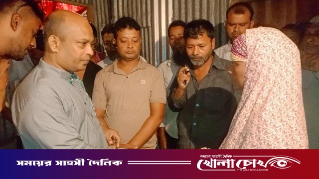 ভ্যান শ্রমিক নেতার পরিবারের পাশে ব্যারিস্টার কাজী রহমান মানিক