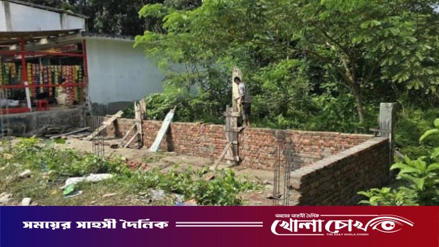 কালকিনির রমজানপুরে সড়কের পাশে পাকা স্থাপনা নির্মাণ বন্ধ করল প্রশাসন