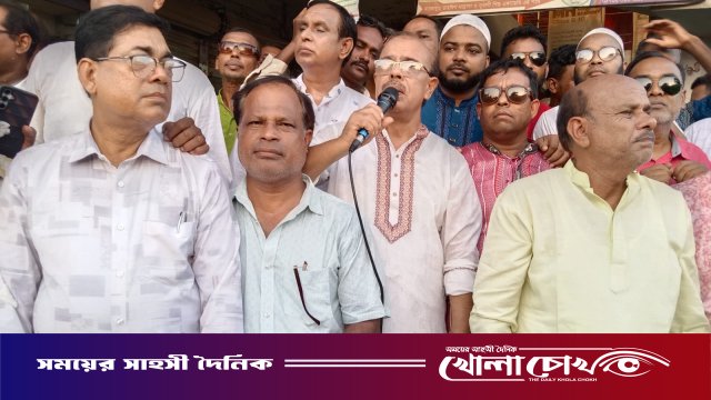 রাণীনগরে ৩১ দফা বাস্তবায়নে লিফলেট বিতরণ