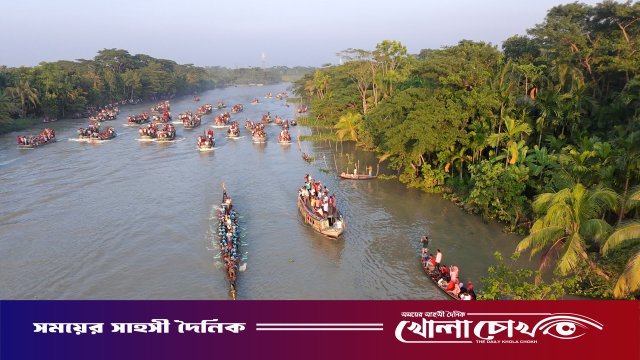 পিরোজপুরের কালিগঙ্গা নদীতে গ্রাম বাংলার ঐতিহ্যবাহী নৌকা বাইচ অনুষ্ঠিত
