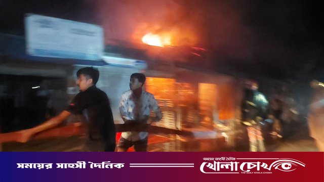 মঠবাড়িয়ায় অগ্নিকাণ্ডে ৫টি ব্যবসা প্রতিষ্ঠান পুড়ে ছাই