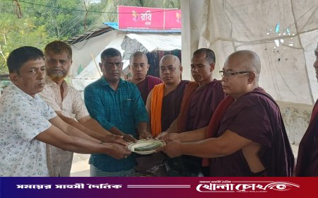 অগ্নিকাণ্ডে ক্ষতিগ্রস্তদের পাশে থানচি বৌদ্ধ ভিক্ষু সংঘ পরিষদ