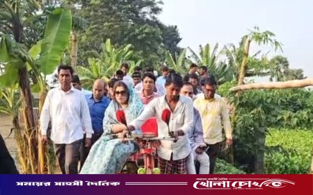 অটোভ্যানে করে নির্বাচনী এলাকা ঘুরে প্রশংসায় ভাসছেন শামা ওবায়েদ
