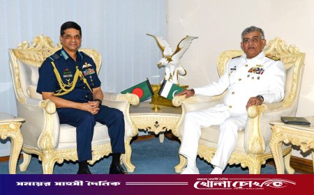 বাংলাদেশ বিমান বাহিনী প্রধানের সাথে পাকিস্তান নৌবাহিনী প্রধানের সৌজন্য সাক্ষাৎ