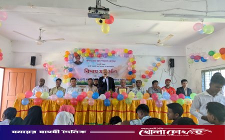 শিক্ষার্থীদের ভালোবাসায় সিক্ত শিক্ষক শাহদাৎ হোসেন