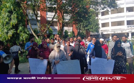 তফসিল ঘোষণার দাবিতে প্রশাসনিক ভবনে শিক্ষার্থীদের অবস্থান কর্মসূচি