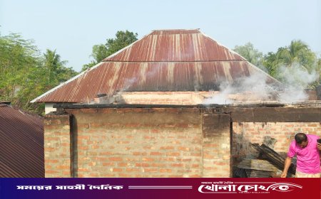 রাণীনগরে মৎস্যজীবির বাড়িতে অগ্নিকাণ্ড সাত লাখ টাকার ক্ষয়ক্ষতি