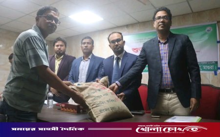 শালিখায় ক্ষুদ্র ও প্রান্তিক কৃষকের মাঝে বিনামূল্যে সার–বীজ বিতরণ উদ্বোধন