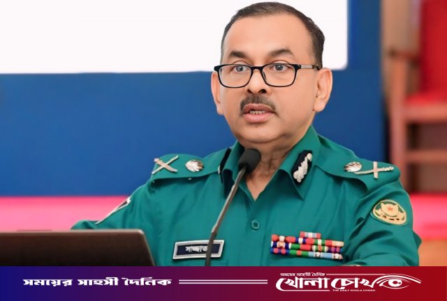ককটেল ও বাসে আগুন দেওয়ার চেষ্টা করলে গুলি করার নির্দেশ আইনেই রয়েছে: ডিএমপি কমিশনার