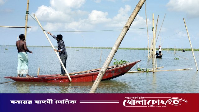 চরভদ্রাসনে পদ্মা নদীতে অবৈধ আড়াআড়ি বাঁধ অপসারণ