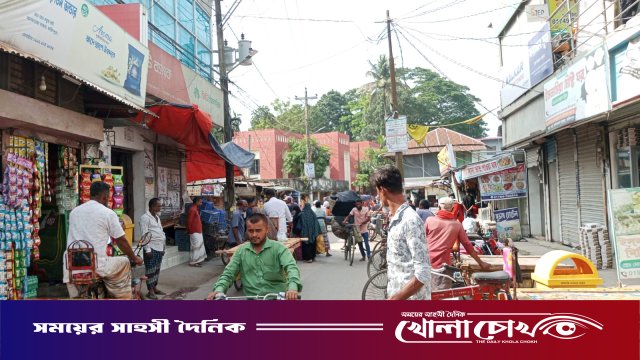 ভ্যানস্ট্যান্ডের দখলে আলফাডাঙ্গা বাজার সড়ক, আলফাডাঙ্গা পৌর বাজারে যানজটে নাকাল মানুষ