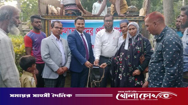 আলফাডাঙ্গায় সুফলভোগীদের মাঝে দেশি জাতের ব্ল্যাক বেঙ্গল ছাগল বিতরণ