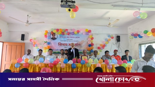 শিক্ষার্থীদের ভালোবাসায় সিক্ত শিক্ষক শাহদাৎ হোসেন