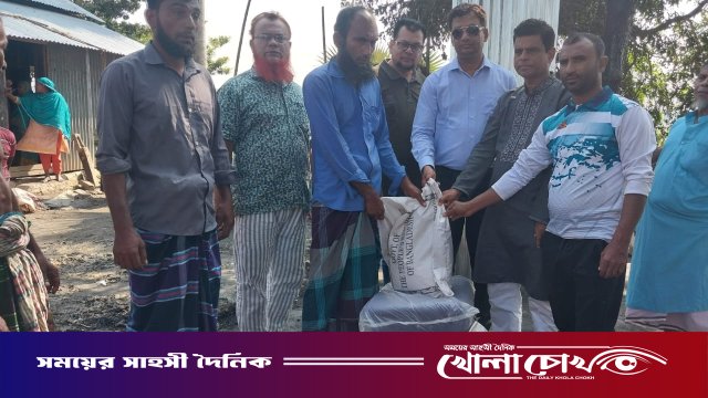 নগরকান্দায় অগ্নিকাণ্ডে ক্ষতিগ্রস্ত পরিবারকে দেখতে গেলেন ইউএনও দবির উদ্দিন