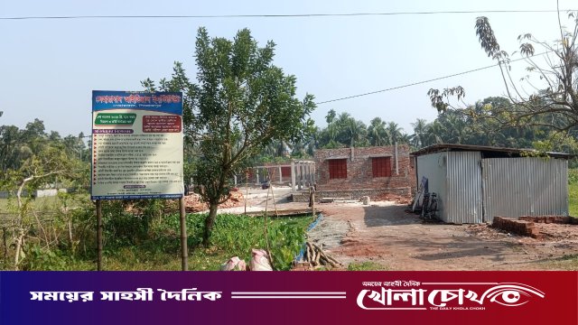 ইউএনও’র উদ্যোগে মাঠ দখলের অভিযোগ: চাঁদার টাকায় স্কুল নির্মাণ