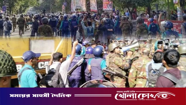 ধানমন্ডি ৩২-এর পরিস্থিতি নিয়ন্ত্রণে সাউন্ড গ্রে নে ড নিক্ষেপ পুলিশের