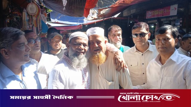 শ্রীনগর বাজারে ধানের শীষে ভোট প্রার্থনা করলেন শেখ মোঃ আব্দুল্লাহ