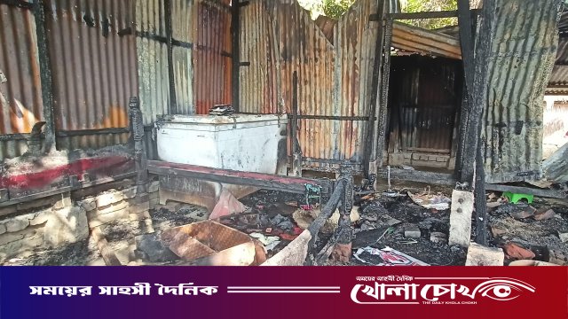 মহম্মদপুরে বসতঘরে ভয়াবহ আগুনে কৃষকের সবকিছু পুড়ে ছাই