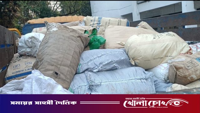 ফরিদপুরে নিষিদ্ধ পলিথিন শপিং ব্যাগ জব্দ