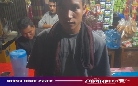 থানচি-আলীকদম সড়কে কার-মোটরসাইকেল সংঘর্ষে দুই যুবক গুরুতর আহত