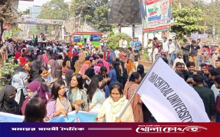 সাইন্সল্যাব মোড়ে শিক্ষার্থীদের অবরোধ, অধ্যাদেশ জারির দাবি